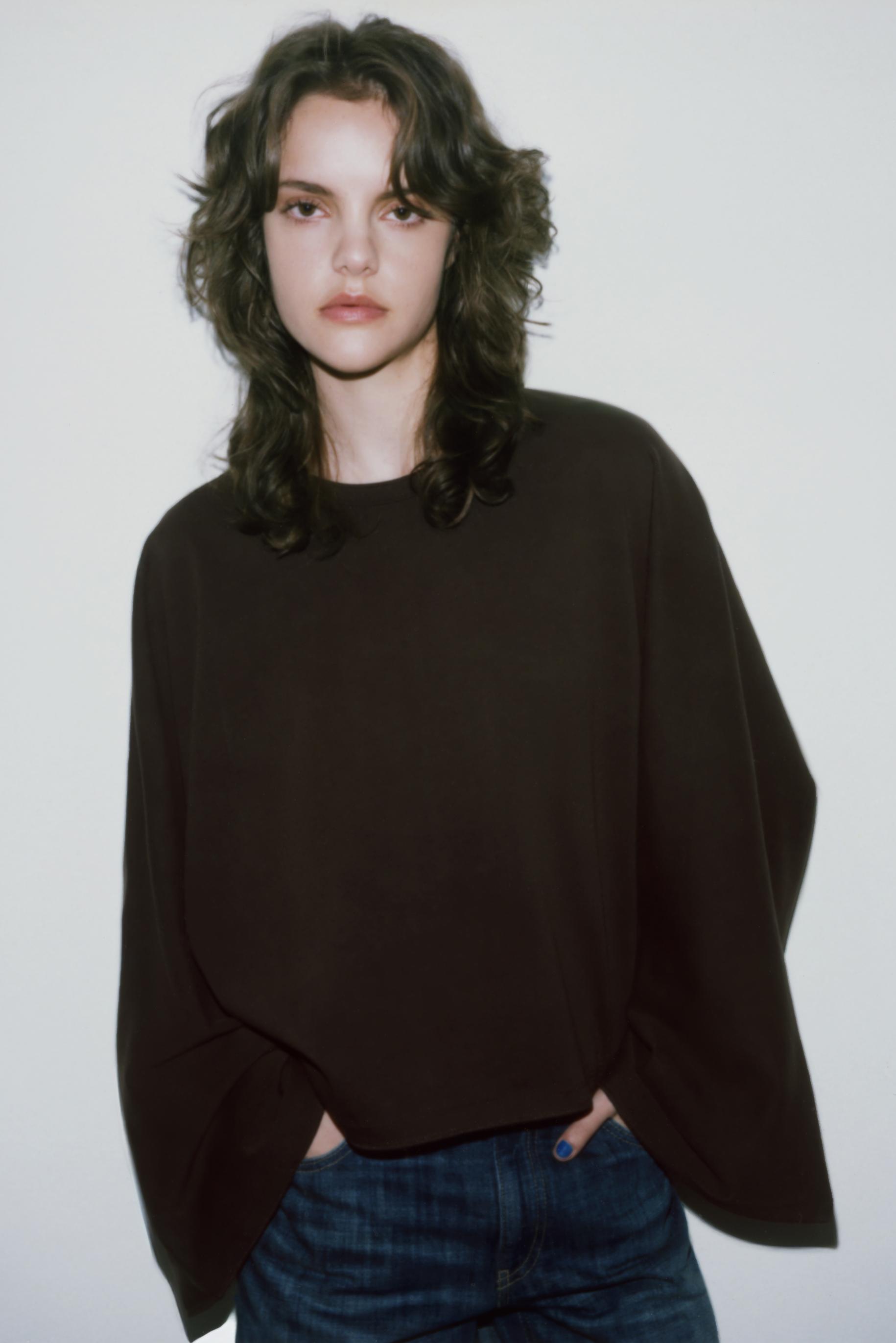 CAPE SLEEVE T-SHIRT